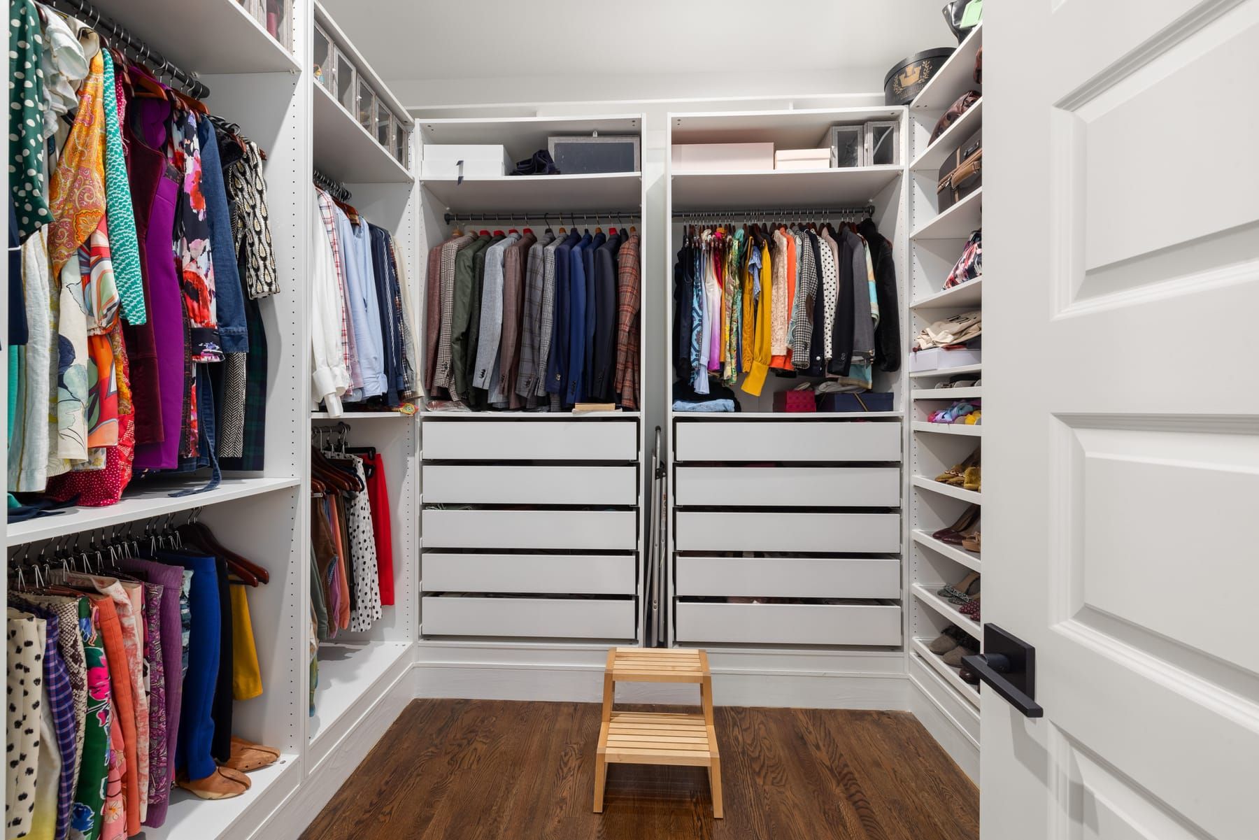 L-Shaped Walk In Dressing Room Design