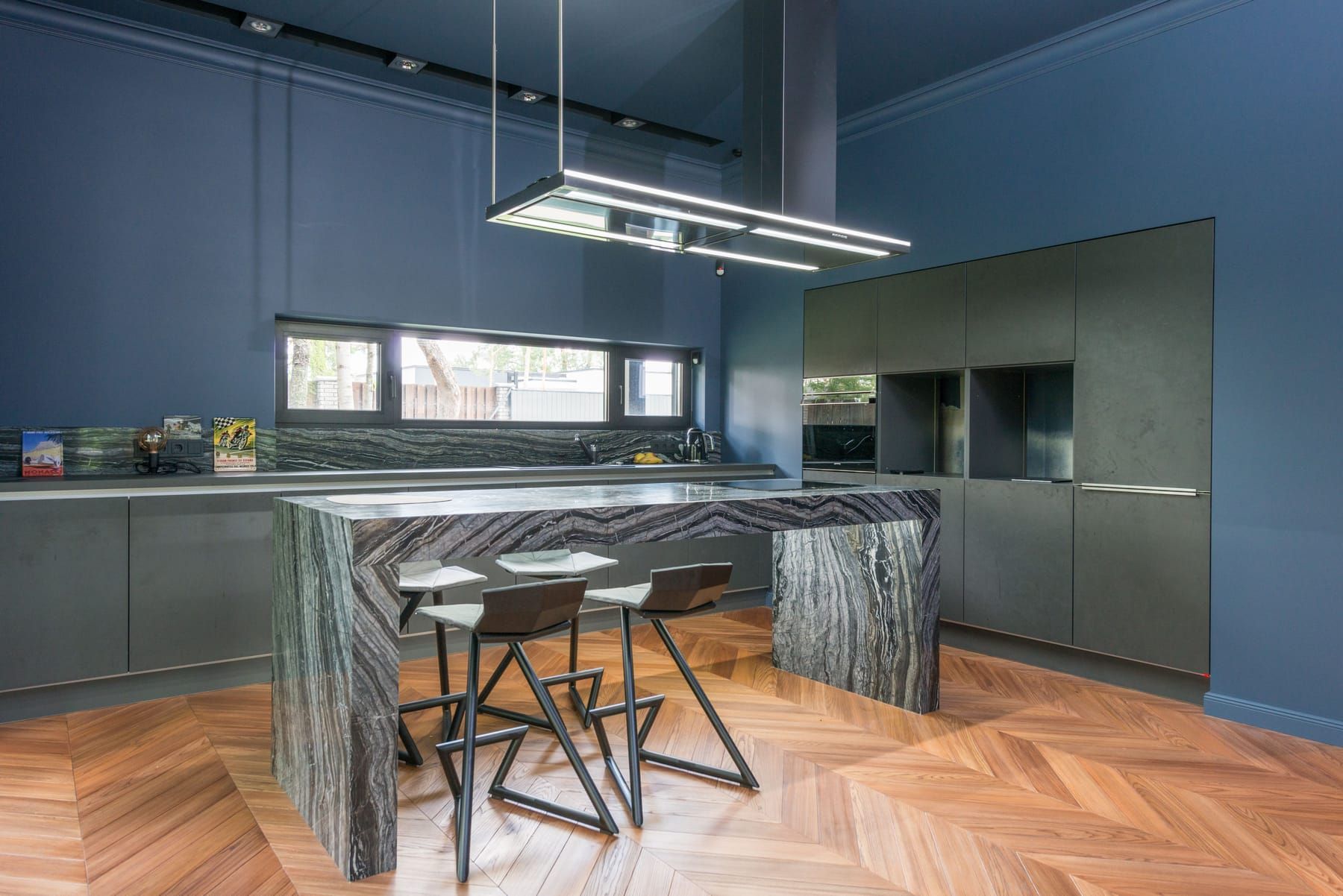 U-Shaped Sleek Kitchen With Islands