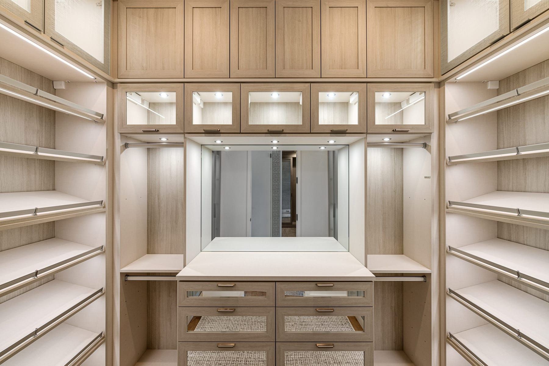 Island Walk In Dressing Room Design